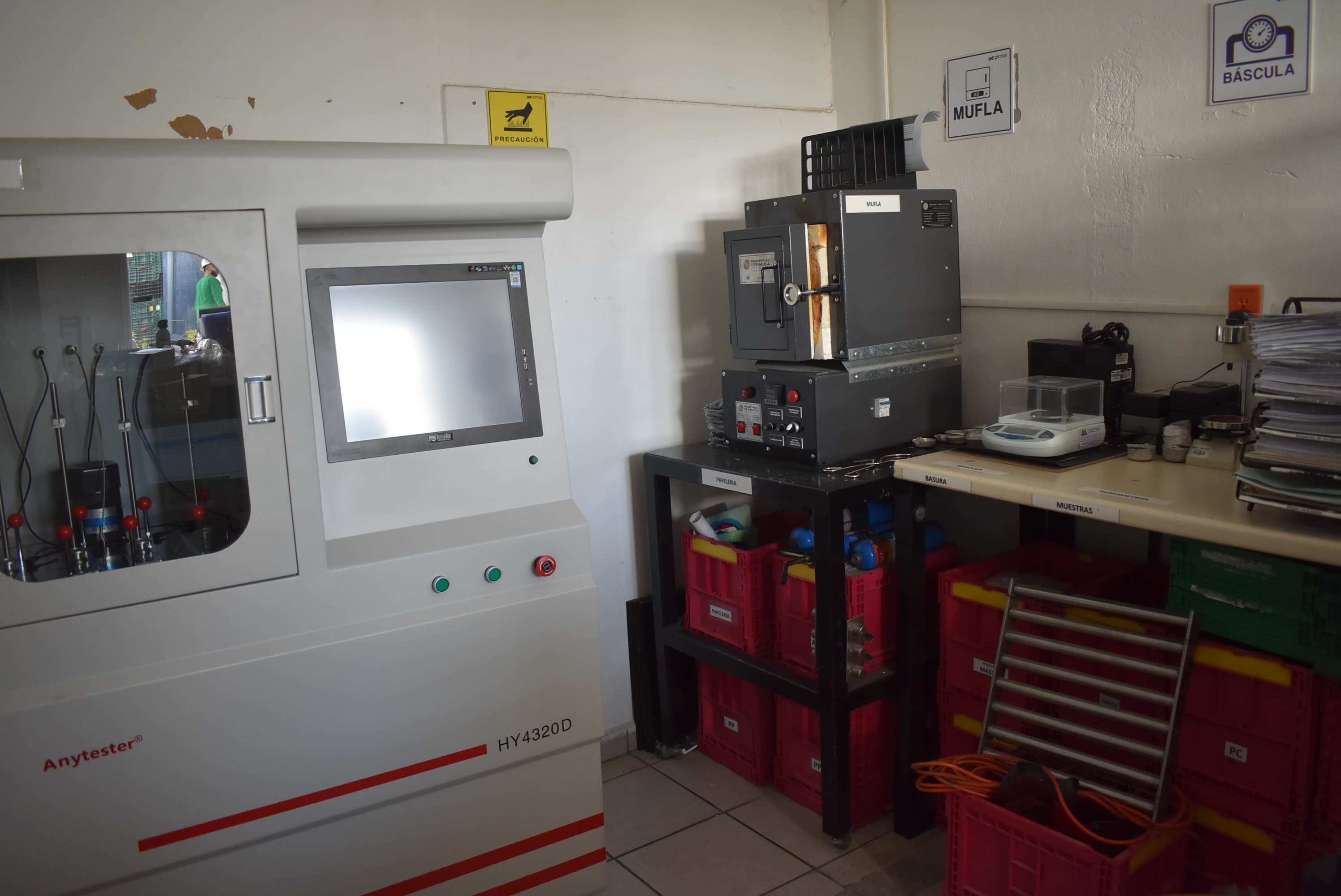 Equipos del laboratorio de control de calidad de PIMSA